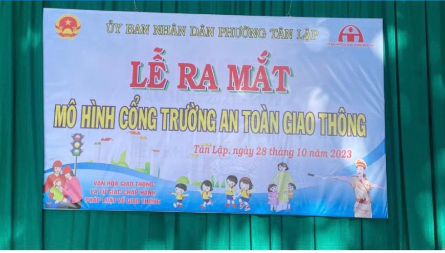 PHƯỜNG TÂN LẬP TỔ CHỨC RA MẮT MÔ HÌNH " CỔNG TRƯỜNG AN TOÀN GIAO THÔNG" TẠI TRƯỜNG THCS NGUYỄN VĂN CỪ